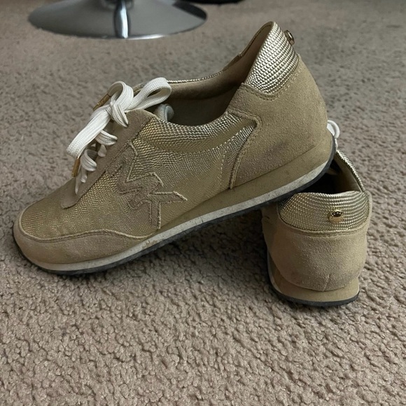 Authentic Women's MICHAEL KORS Lace up Sneakers - Picture 1 of 8